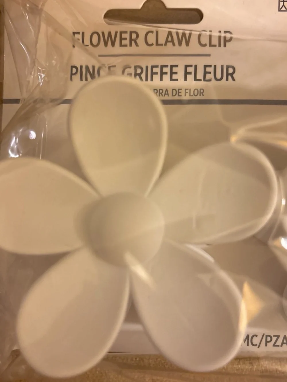 Flower Claw Clip - White Flower Hair Clip. New Pack of 3.